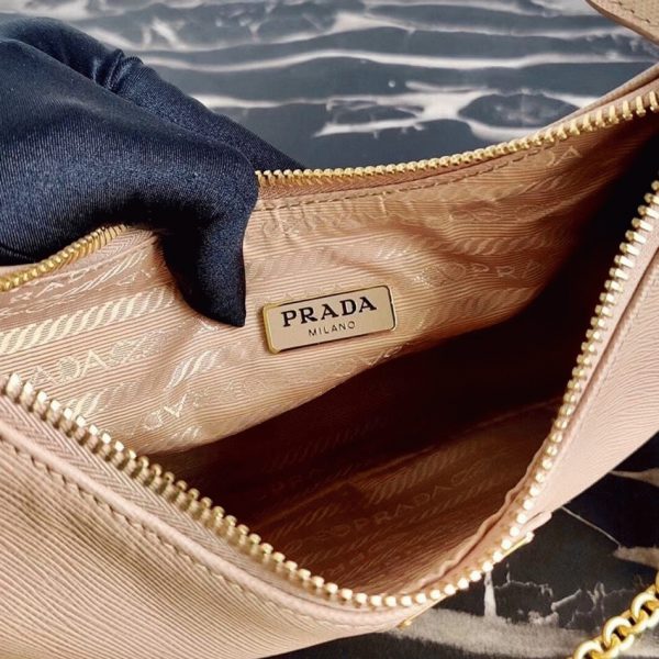 Réplique sac bandoulière Prada Re-Edition en beige – Image 5