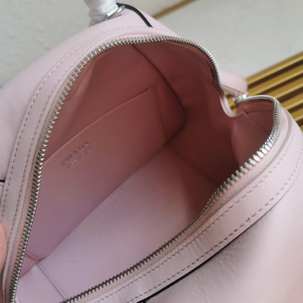 Contrefaçon sac Prada Supernova petit modèle à poignée en cuir rose – Image 5