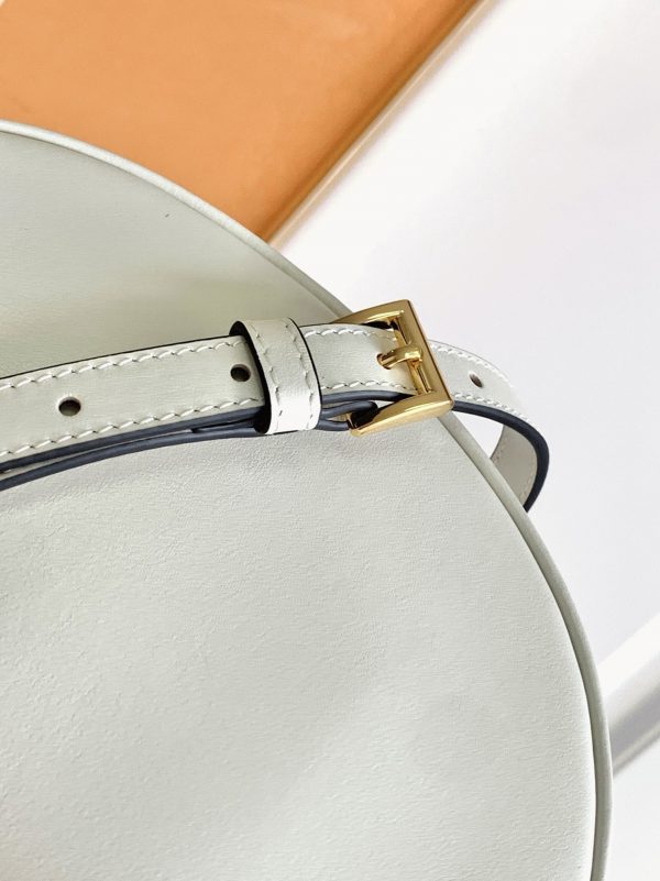 Fausse version du sac Prada Arqué mini format en blanc – Image 6