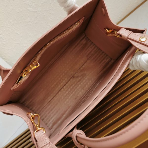Meilleure réplique sac Prada Monochrome moyen modèle en nude – Image 5