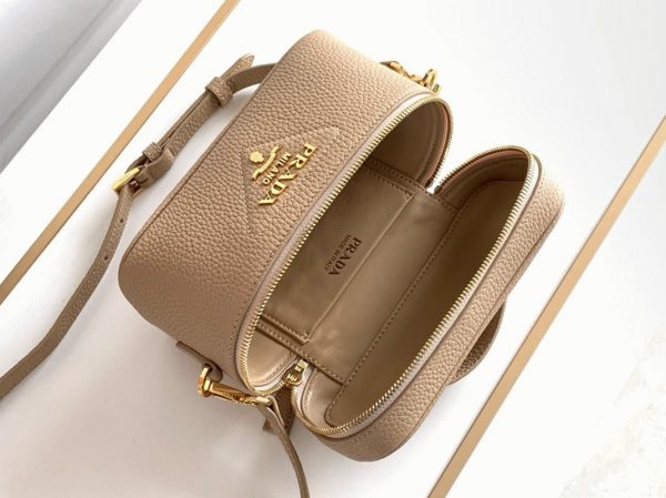 Faux mini vanity Prada en beige sable – Image 5