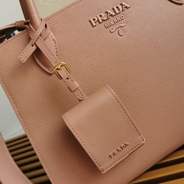 Meilleure réplique sac Prada Monochrome moyen modèle en nude – Image 4