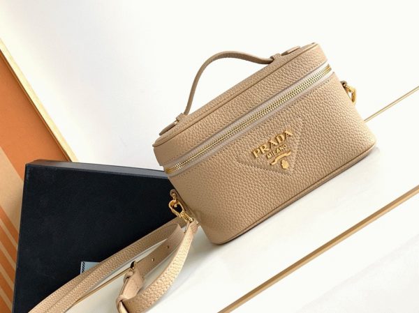Faux mini vanity Prada en beige sable – Image 4
