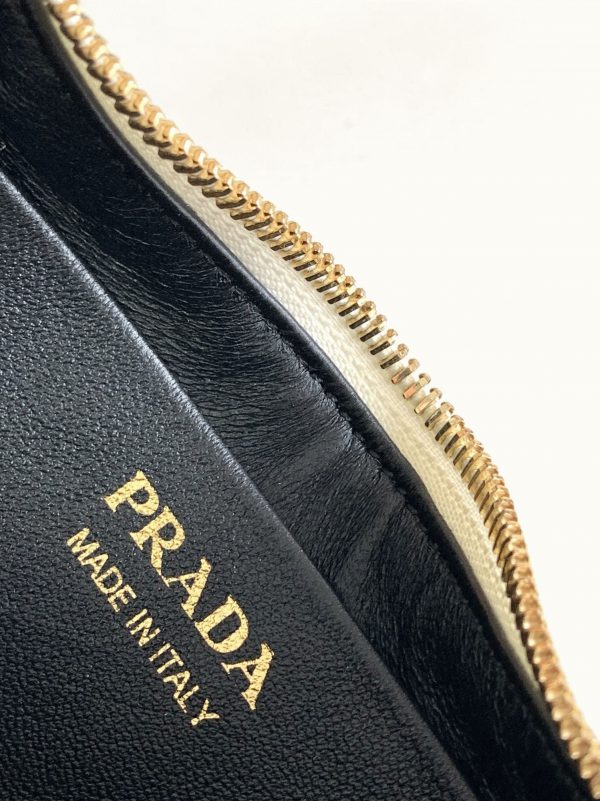 Fausse version du sac Prada Arqué mini format en blanc – Image 4
