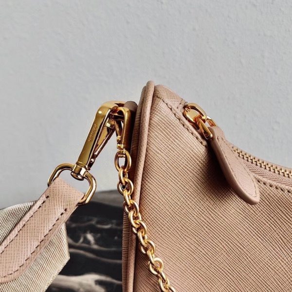 Réplique sac bandoulière Prada Re-Edition en beige – Image 2