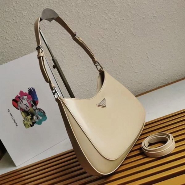 Réplique sac Prada Cleo petit modèle en beige – Image 4