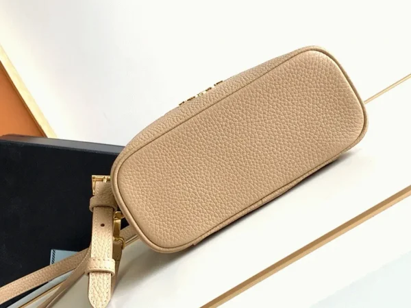 Faux mini vanity Prada en beige sable – Image 2