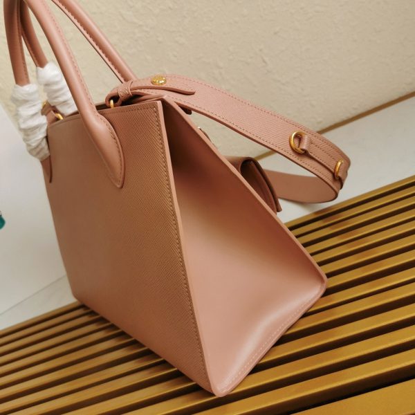 Meilleure réplique sac Prada Monochrome moyen modèle en nude – Image 2