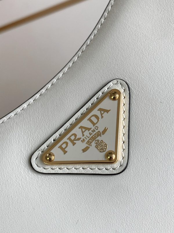 Fausse version du sac Prada Arqué mini format en blanc – Image 2