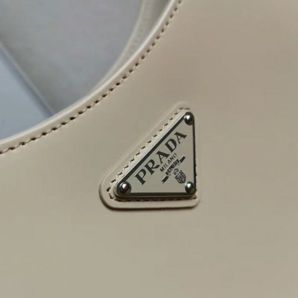 Réplique sac Prada Cleo petit modèle en beige – Image 5