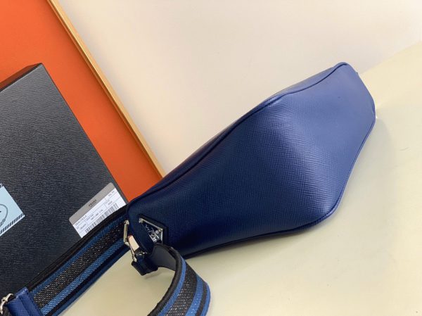 Réplique sac bandoulière Prada Triangle en bleu – Image 10
