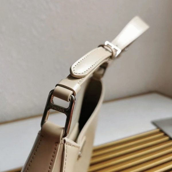Réplique sac Prada Cleo petit modèle en beige – Image 6
