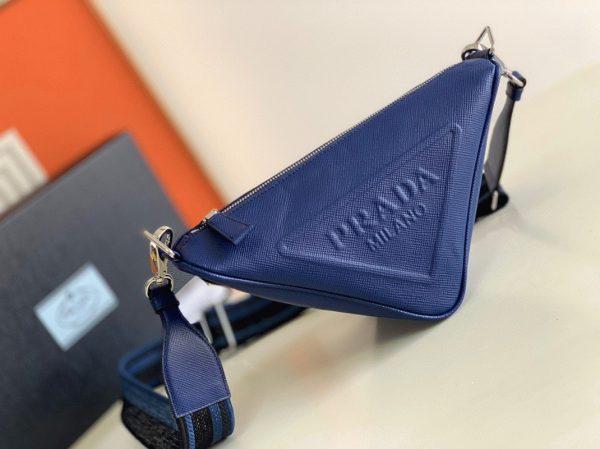 Réplique sac bandoulière Prada Triangle en bleu – Image 9