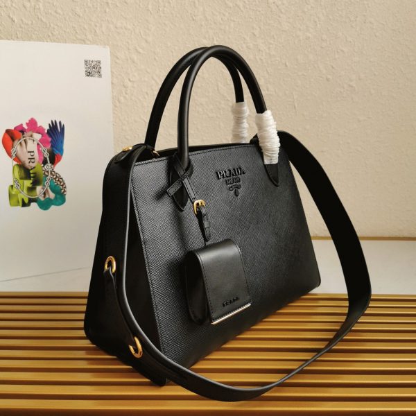 Contrefaçon sac Prada Monochrome moyen modèle en noir – Image 10
