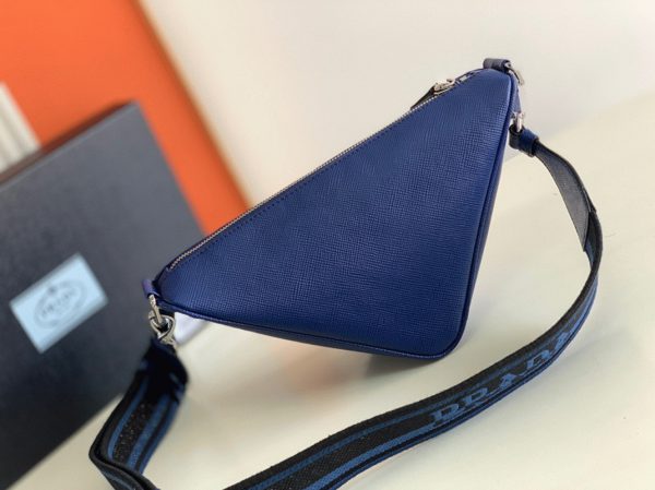 Réplique sac bandoulière Prada Triangle en bleu – Image 8