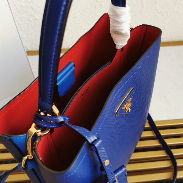 Faux grand panier Prada en bleu – Image 6