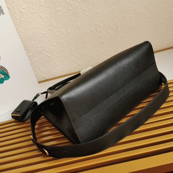 Contrefaçon sac Prada Monochrome moyen modèle en noir – Image 8