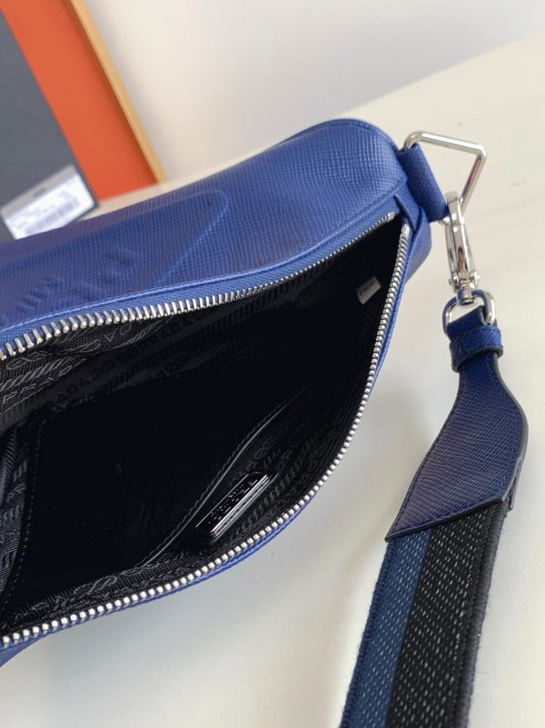 Réplique sac bandoulière Prada Triangle en bleu – Image 5