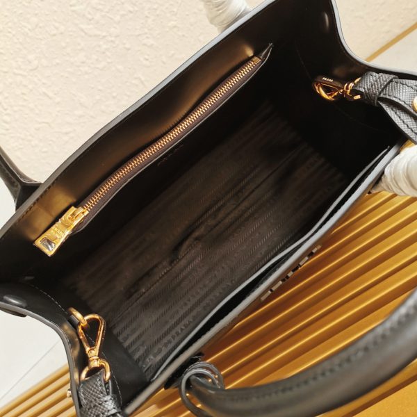 Contrefaçon sac Prada Monochrome moyen modèle en noir – Image 6