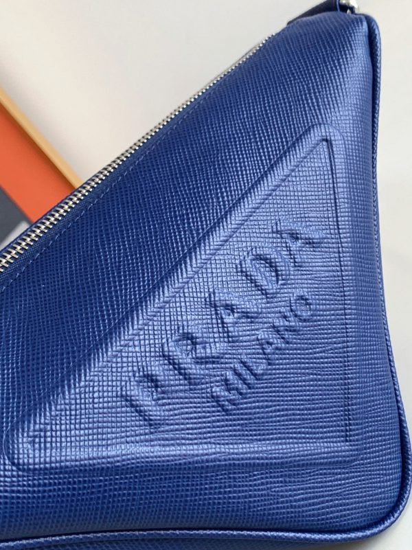 Réplique sac bandoulière Prada Triangle en bleu – Image 4