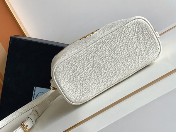 Contrefaçon mini vanity Prada en blanc – Image 4