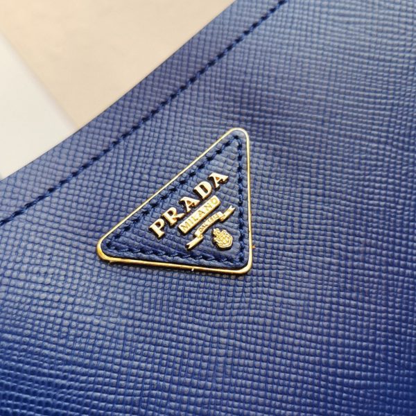 Faux grand panier Prada en bleu – Image 2