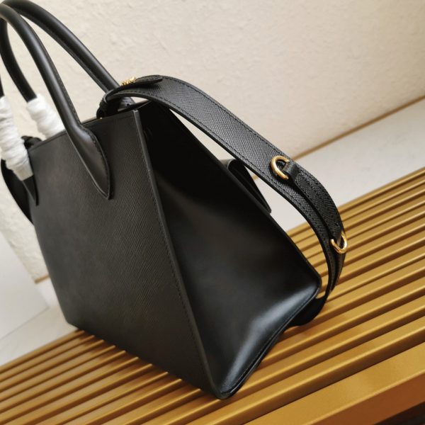 Contrefaçon sac Prada Monochrome moyen modèle en noir – Image 4