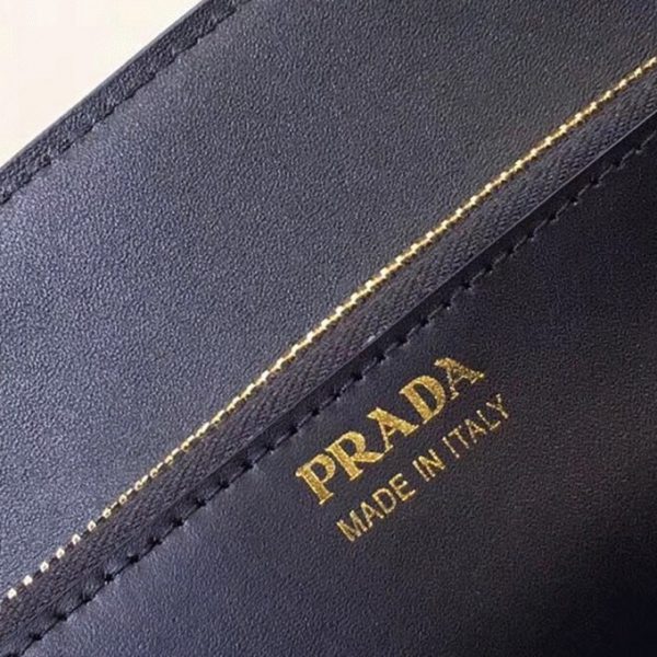 Contrefaçon sac Prada Monochrome moyen modèle en noir – Image 3