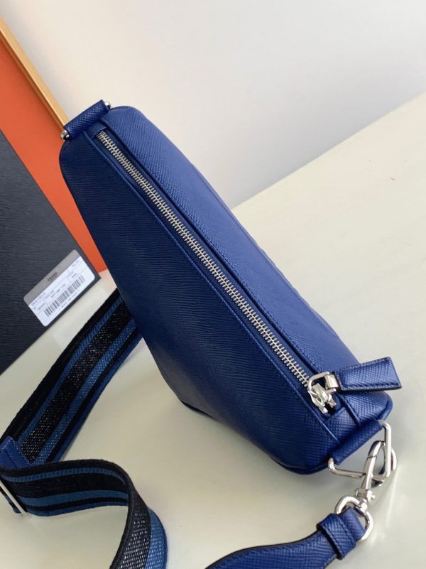 Réplique sac bandoulière Prada Triangle en bleu – Image 2