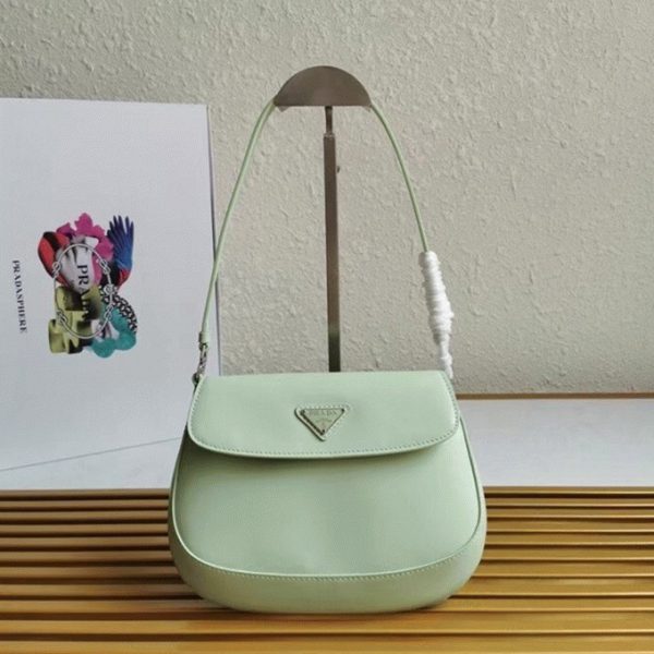 Faux sac Prada Cleo avec rabat en aqua – Image 8