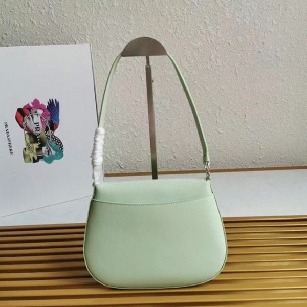 Faux sac Prada Cleo avec rabat en aqua – Image 7