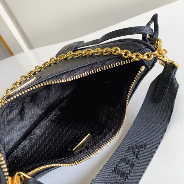 Faux sac bandoulière Prada Re-Edition 2005 en noir – Image 3