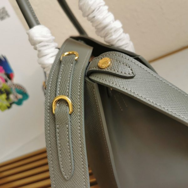 Réplique sac Prada Monochrome moyen modèle en gris – Image 4