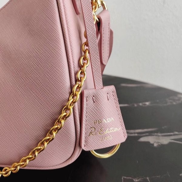 Réplique sac bandoulière Prada Re-Edition 2005 en rose – Image 8
