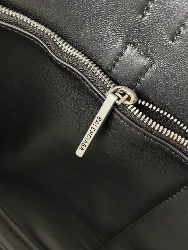 Sac Balenciaga Bel Air Carry All taille moyenne en cuir de veau noir – Image 3
