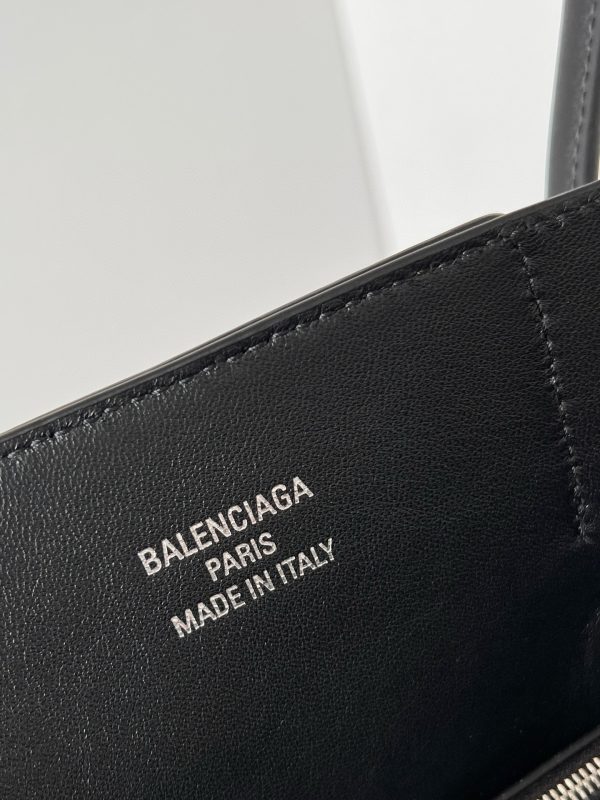 Sac Balenciaga Bel Air Carry All taille moyenne en cuir de veau noir – Image 2