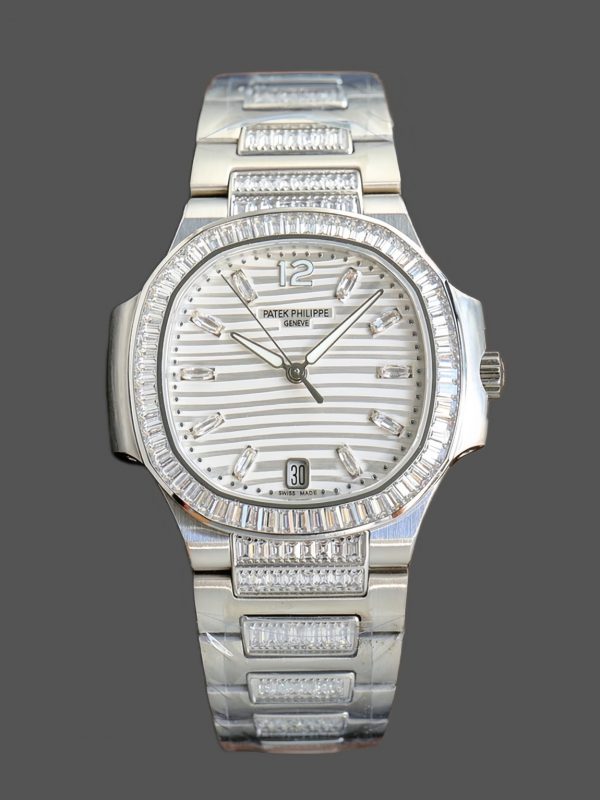 Patek Philippe Nautilus Femme Or Blanc Lunette Sertie de Diamants 7118