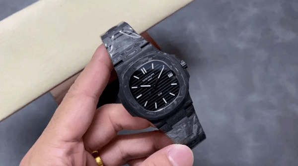 Patek Philippe Nautilus Boîtier en fibre de carbone Cadran noir 5711 Montre 40MM – Image 2