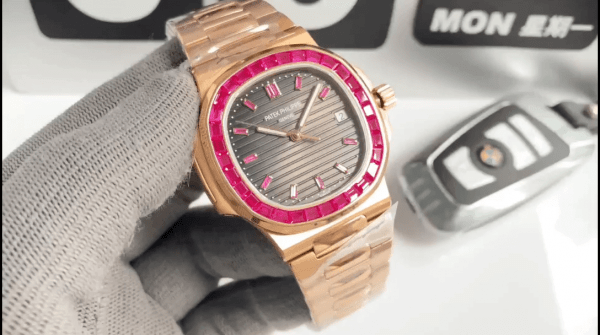Réplique Patek Philippe Nautilus 5723 112R 001 Montre Homme 40mm – Image 2