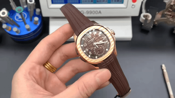 Réplique Patek Philippe Aquanaut 5164R 001 Heure de Voyage Or Rose Montre Homme – Image 2