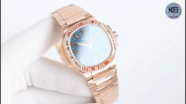 Patek Philippe Nautilus Femme Or Rose Cadran Bleu 7118 35.2mm – Image 2