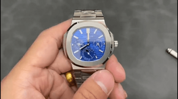 Patek Philippe Nautilus Calendrier Perpétuel Or Blanc Cadran Bleu 5740 1G 001 40mm – Image 2