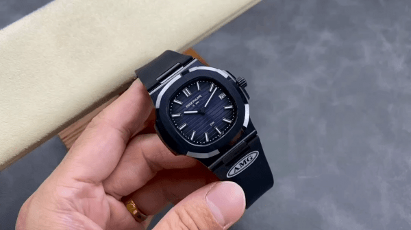 Patek Philippe Nautilus Boîtier Titane Cadran Bleu 5711 Montre 40MM – Image 2