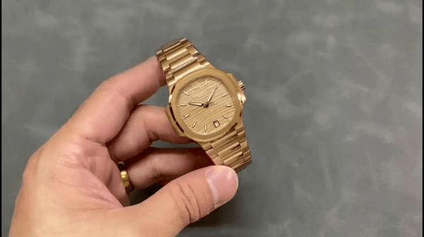 Réplique Patek Philippe Nautilus 7118 1R 010 Montre Homme 40mm – Image 2
