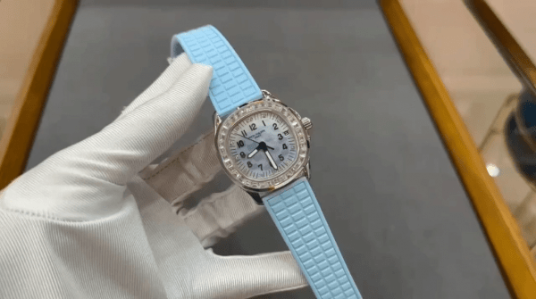 Réplique Patek Philippe Aquanaut 5072G 001 Montre À Vendre – Image 2