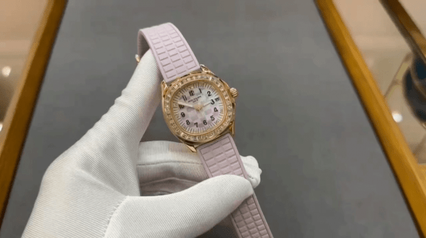 Réplique Patek Philippe Aquanaut 5072R 001 Montre À Vendre – Image 2