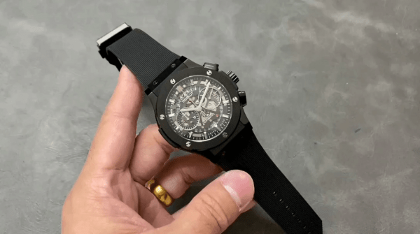 Hublot Classic Fusion 525.CM.0170.RX 45MM Montre Réplique – Image 9