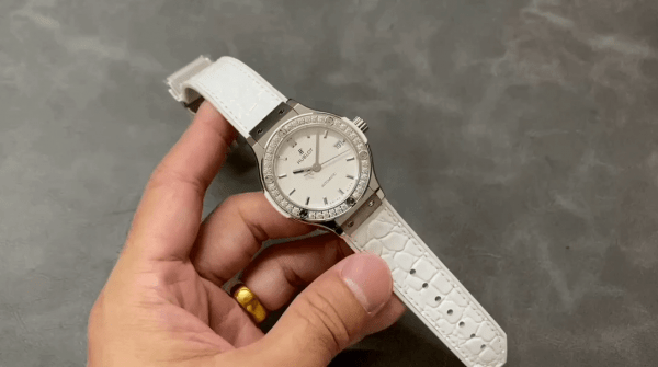 Hublot Classic Fusion Automatique 542.NE.2010.LR.1204 – Image 9