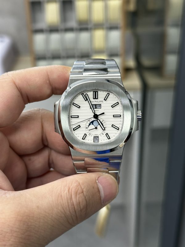 Patek Philippe Nautilus Calendrier Annuel Cadran Blanc 5726 1A 010 – Image 2