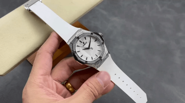 Hublot Classic Fusion 550.NS.2200.RW.1604.ORL20 40mm – Image 2
